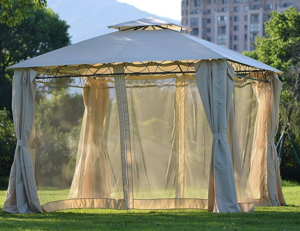 Gazebo Transparan dengan Struktur Logam